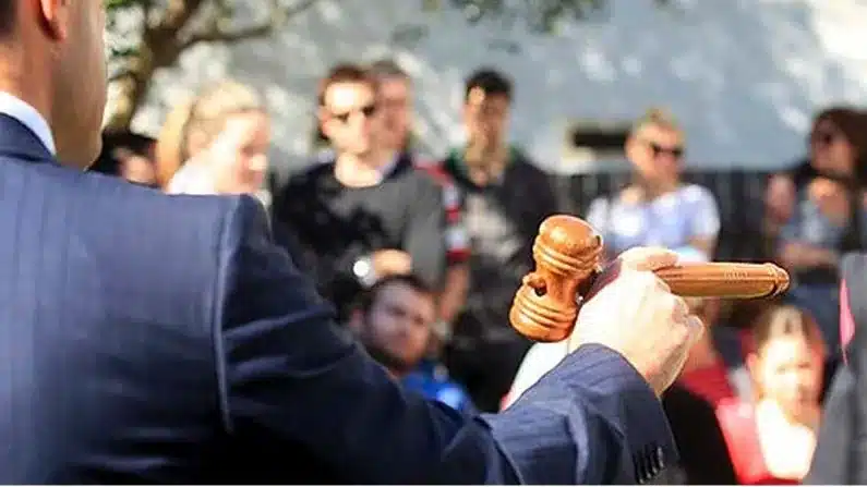 Professional Auction Bidders Professional Auction Bidders at a Brisbane Property Auction
