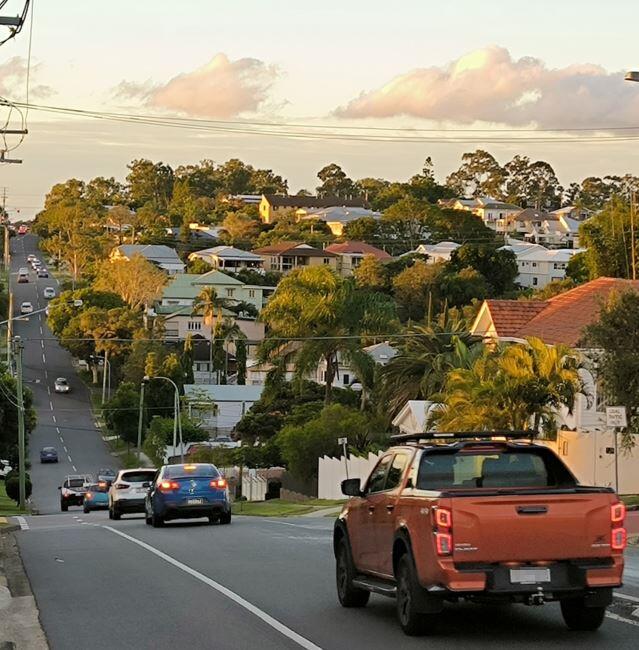 BoundaryRoad-CampHill Boundary Road CampHill main road with traffic