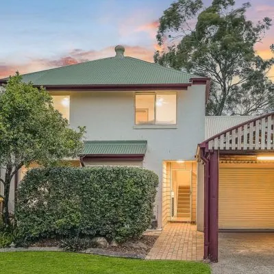 Roxanne and Allan Townhouse in Indooroopilly from the front.